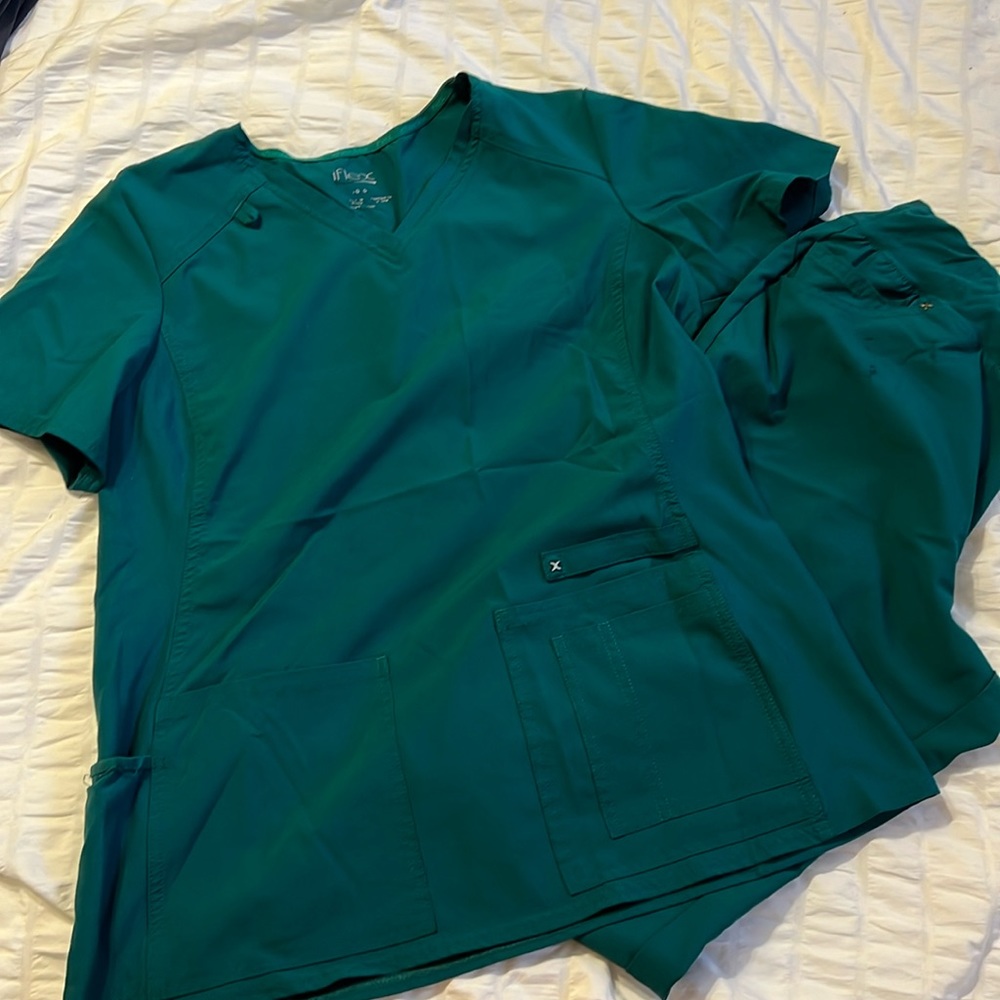 Cherokee iFlex Scrub set